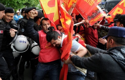 У Стамбулі першотравневу демонстрацію розганяли водометами та сльозогінним газом