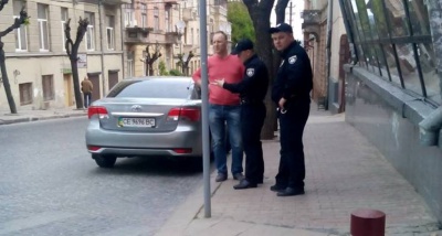 У Чернівцях поліція оштрафувала військового комісара за неправильне паркування авто (ФОТО)