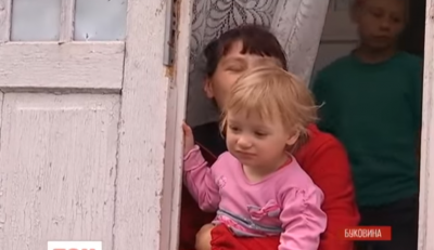 Українці з США допомогли багатодітній сім'ї переселенців зі школярем-героєм