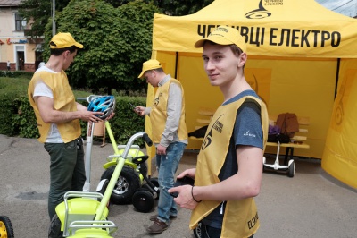 У центрі Чернівців за 60 гривень можна покататись на сігвеї (ФОТО)