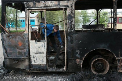 У Чернівцях ущент згорів тролейбус (ФОТО)