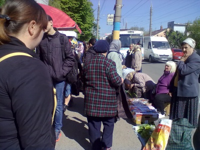 «Дякуй, що не побили!» - атмосфера на вуличній торгівлі у Чернівцях