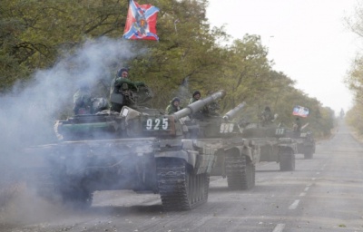 Росія перекинула бойовикам танки та БТРи для проведення "параду"