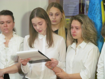 У гімназії в Чернівцях відкрили експозицію АТО (ФОТО)