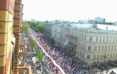 У Варшаві на демонстрації опозиції вийшли 200 тис. осіб