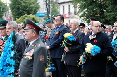 У центрі Чернівців вшанували полеглих у Другій світовій війні (ФОТО)