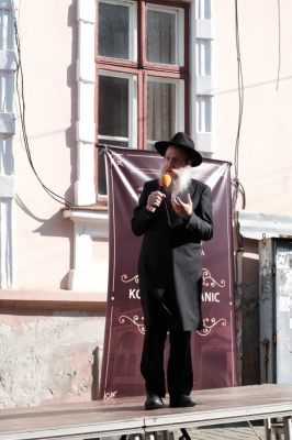 У Чернівцях компаньйон Коломойського відкрив кошерний ресторан при синагозі (ФОТО)