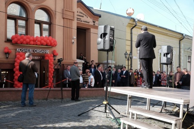 У Чернівцях компаньйон Коломойського відкрив кошерний ресторан при синагозі (ФОТО)