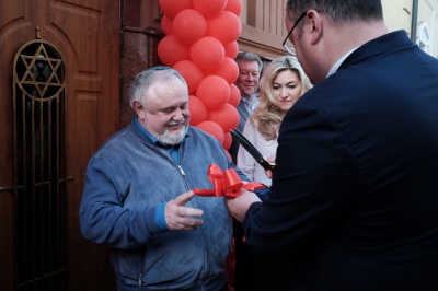 У Чернівцях компаньйон Коломойського відкрив кошерний ресторан при синагозі (ФОТО)