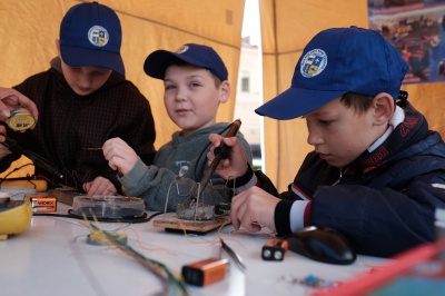 У Чернівцях школярі створювали роботів та безпілотники для АТО (ФОТО)