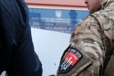 У Чернівцях пікетували поліцію, вимагаючи затримання вбивці працівника "Альтфатеру" (ФОТО)