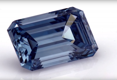 На аукціоні Сhristie's продали блакитний діамант за рекордні 57,5 мільйонів доларів