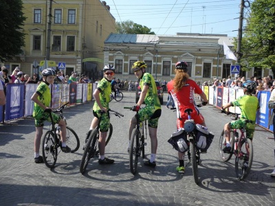 У напівмарафоні CrossHill у Чернівцях взяли участь бігуни з Румунії, Німеччини та Йорданії (ФОТО)