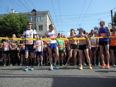 У напівмарафоні CrossHill у Чернівцях взяли участь бігуни з Румунії, Німеччини та Йорданії (ФОТО)