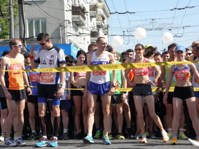 У напівмарафоні CrossHill у Чернівцях взяли участь бігуни з Румунії, Німеччини та Йорданії (ФОТО)