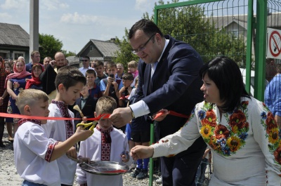 У Чернівцях відкрили штучне футбольне міні-поле (ФОТО)