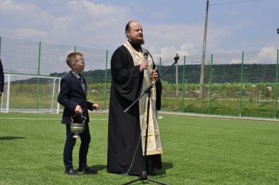 У Чернівцях відкрили штучне футбольне міні-поле (ФОТО)