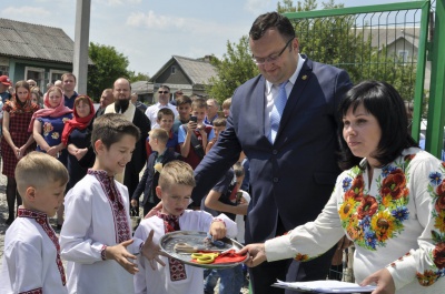 У Чернівцях відкрили штучне футбольне міні-поле (ФОТО)