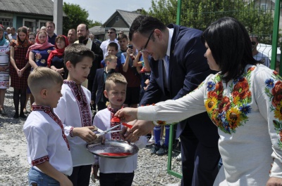 У Чернівцях відкрили штучне футбольне міні-поле (ФОТО)