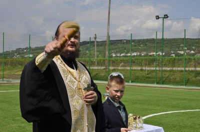 У Чернівцях відкрили штучне футбольне міні-поле (ФОТО)