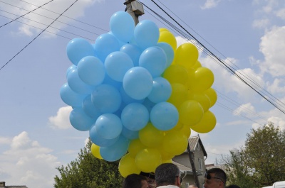 У Чернівцях відкрили штучне футбольне міні-поле (ФОТО)