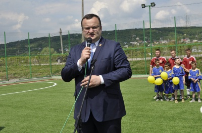 У Чернівцях відкрили штучне футбольне міні-поле (ФОТО)