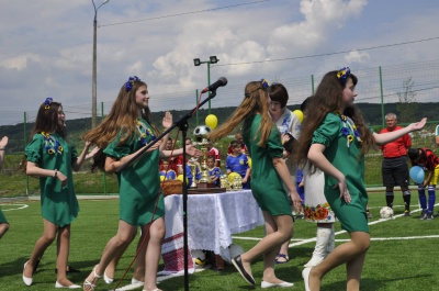 У Чернівцях відкрили штучне футбольне міні-поле (ФОТО)