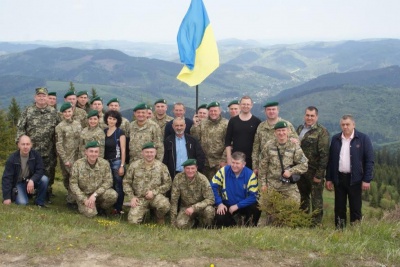 Прикордонники підкорили одну з найвищих вершин Буковинських Карпат (ФОТО)