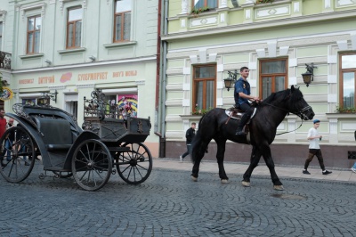 Єврейська громада пройшлась урочистою ходою центром Чернівців (ФОТО)