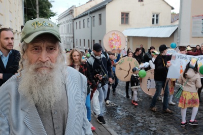 Єврейська громада пройшлась урочистою ходою центром Чернівців (ФОТО)