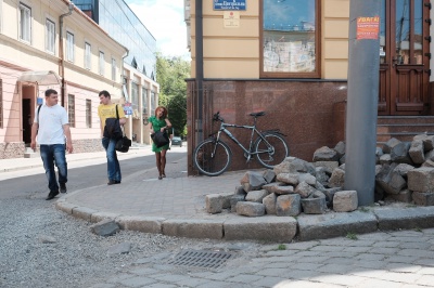 Вулицю Руську в Чернівцях відновлять у червні (ФОТО)