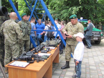 Чернівецькі прикордонники представили військову техніку (ФОТО)