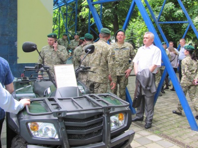 Чернівецькі прикордонники представили військову техніку (ФОТО)