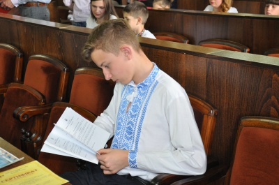 Діти в Чернівцях спробували себе в ролі депутатів та мера (ФОТО)