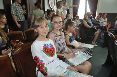 Діти в Чернівцях спробували себе в ролі депутатів та мера (ФОТО)