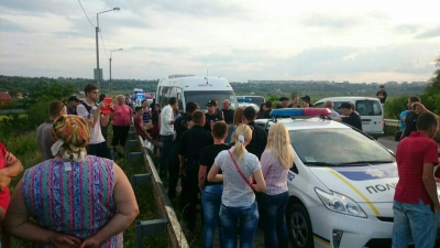 На Буковині пасажир маршрутки, водій якої втікав від поліції, запропонував поліцейським хабара (ФОТО)