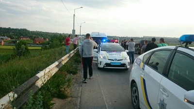 На Буковині пасажир маршрутки, водій якої втікав від поліції, запропонував поліцейським хабара (ФОТО)