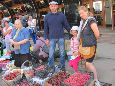 На ринках Чернівців лісові ягоди продають по 70 гривень