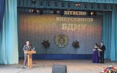 Випускникам БДМУ в Літньому театрі Чернівців вручили дипломи (ФОТО)