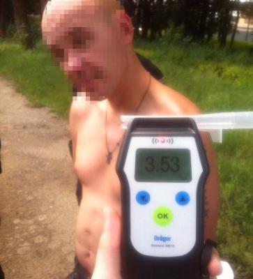 Полісмени затримали водія "Москвича", в крові якого вміст алкоголю перевищив норму в 17 разів