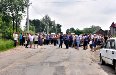 Мешканці буковинського села перекривали дорогу, вимагаючи ремонту