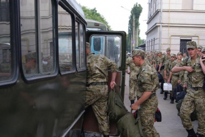 До Чернівців прибули понад сто строковиків, які охоронятимуть держкордон (ФОТО)