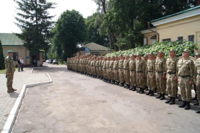 До Чернівців прибули понад сто строковиків, які охоронятимуть держкордон (ФОТО)