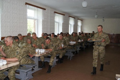 До Чернівців прибули понад сто строковиків, які охоронятимуть держкордон (ФОТО)