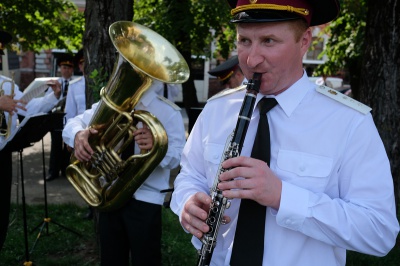 Військові оркестри виступили у Чернівцях на Соборній площі (ФОТО)