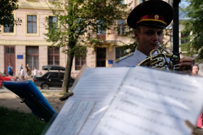 Військові оркестри виступили у Чернівцях на Соборній площі (ФОТО)