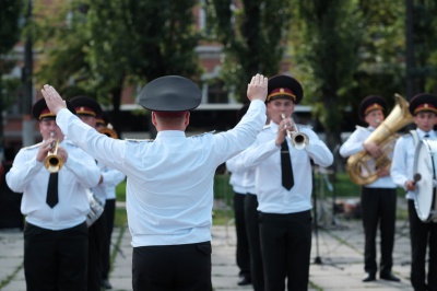 Військові оркестри виступили у Чернівцях на Соборній площі (ФОТО)