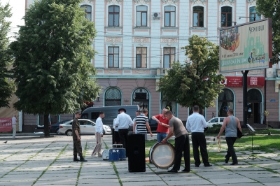 Військові оркестри виступили у Чернівцях на Соборній площі (ФОТО)