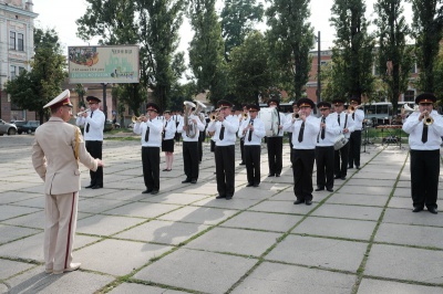 Військові оркестри виступили у Чернівцях на Соборній площі (ФОТО)