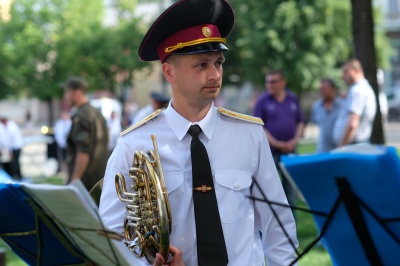 Військові оркестри виступили у Чернівцях на Соборній площі (ФОТО)